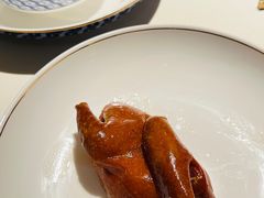 玻璃脆皮香茅石歧乳鸽-炳胜私厨(万象前海店)