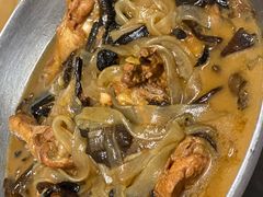 小鸡炖蘑菇-关东小磨东北菜(上海长风大悦城店)