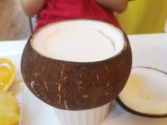 -志龙皇冠吃货椰子铺