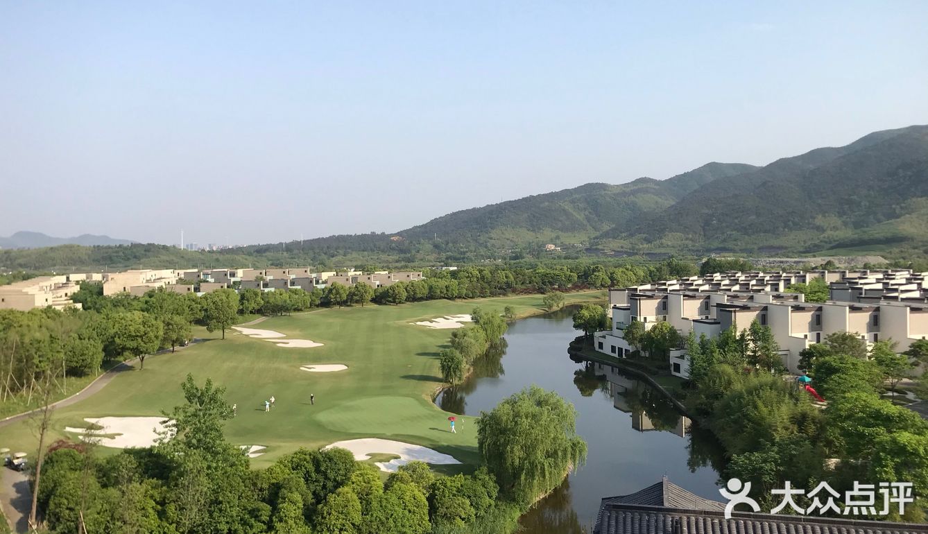 莫干山观云高尔夫庄园，位于中国千年名山