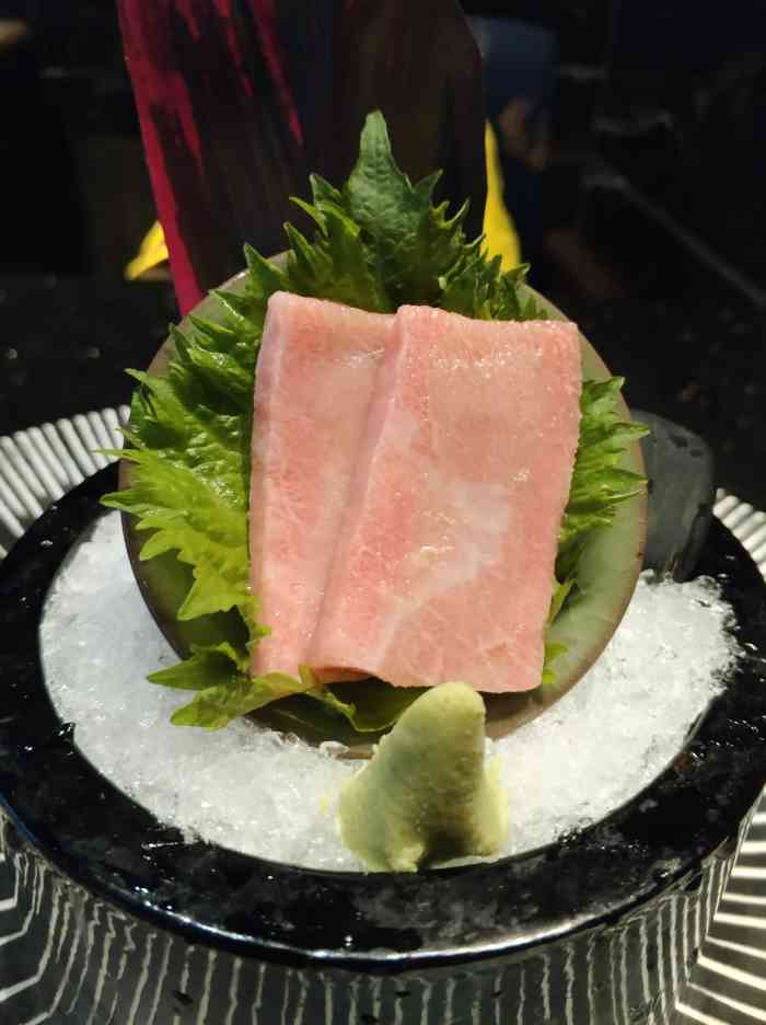 刺身荟萃有两款,价格118的是由四种食材组成,三文鱼厚切,甜虾,虎虾