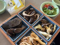 -小志家.野生菌鲜切牦牛肉牛杂火锅