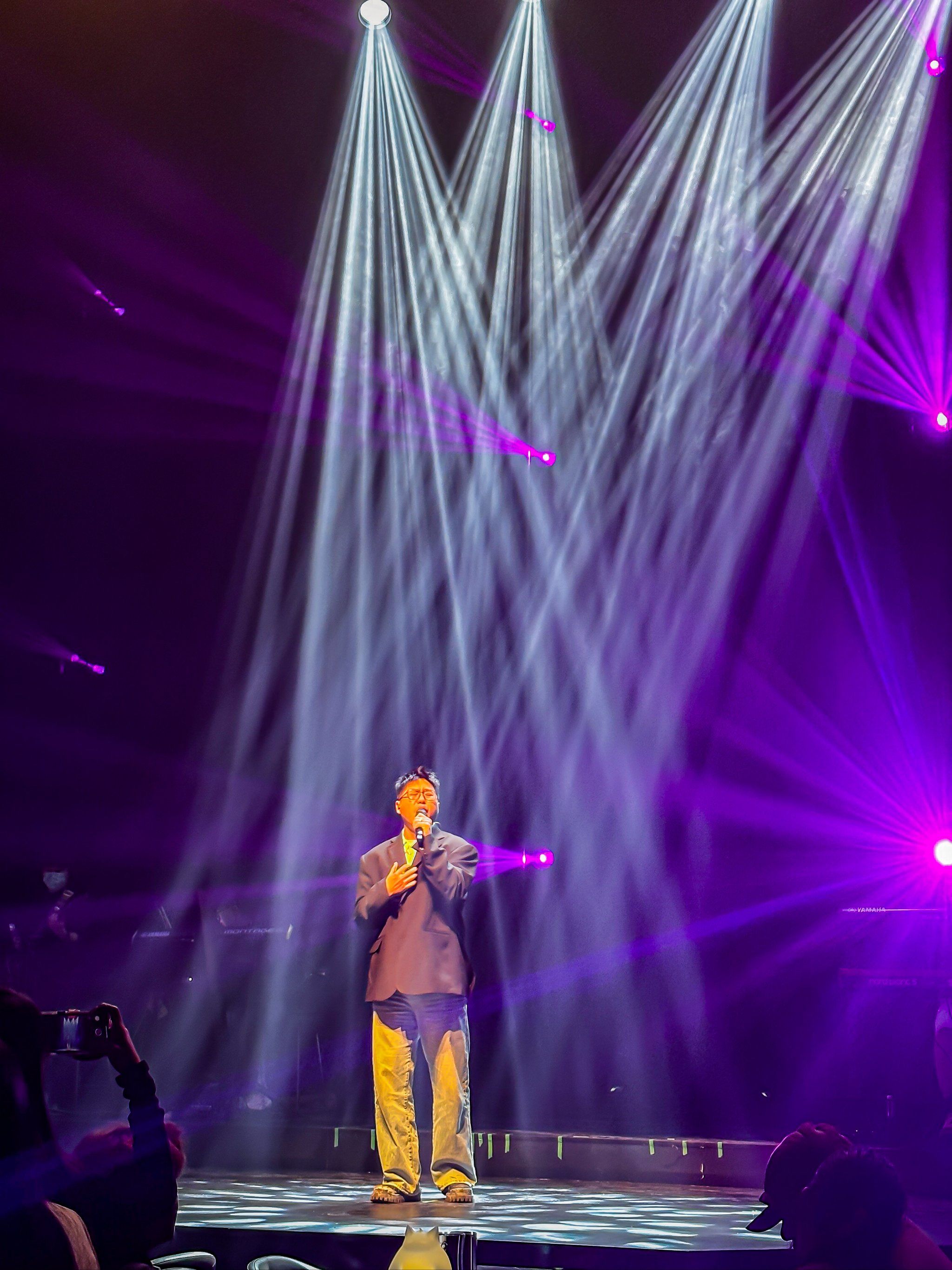 日本教师面临严峻少子化挑战，生源持续锐减引发师资过剩危机，多地学校被迫合并或关闭，未来教育格局将迎巨变