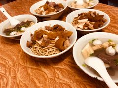 -松树干拌面店