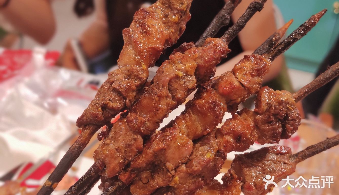 单吃我都觉得好吃 然后里面包上一串羊肉串