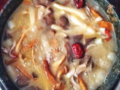 -绿色墨脱石锅城