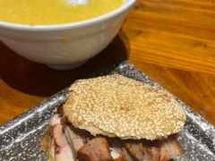 -老天桥酱肉烧饼夹肘子(天桥店)