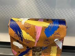 -MCM(比斯特上海购物村店)