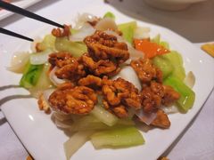 芹菜炒核桃仁-弘雅饭店
