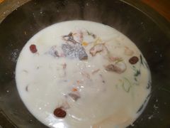 -咕嘟草帽鱼·牛奶一样的鲜鱼汤(天鹅湖万达广场店)