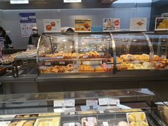 面包甜点陈列柜-巴黎优朵烘焙馆(菱角湖壹号店)
