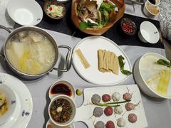 -红鼎豆捞·非遗鲍皇汤火锅(宝丰路店)