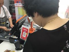 插队的老大妈！！-百年义利(东直门店)