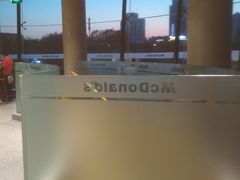 -麦当劳(展览路店)