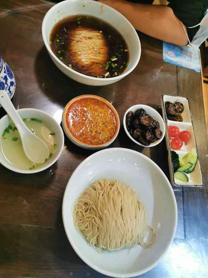 裕兴记面馆(人民广场店)-"[调皮]首页一直推荐的蟹黄面,离住的地方.