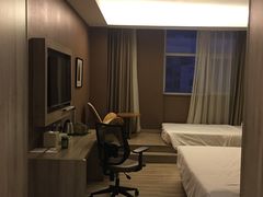 -西安大雁塔科技大学地铁站亚朵酒店