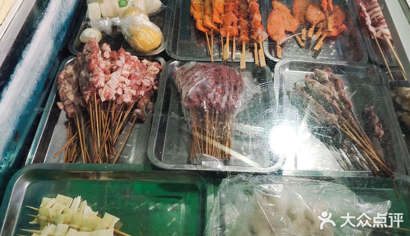 果断的点了份烤蚝，还有羊肉串