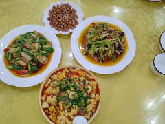 -乡土特色.冷锅鱼.牦牛肉汤锅