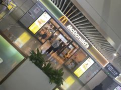 -麦当劳(上海虹桥站30B检票口楼上)