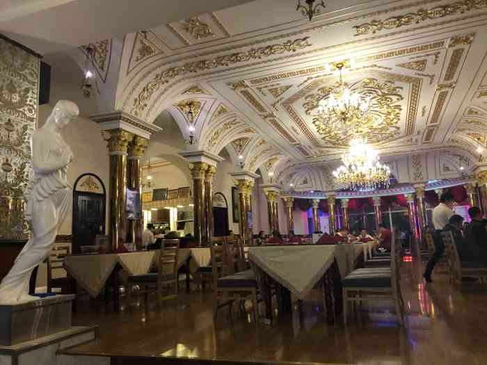 华梅西餐厅(中央大街店)-"中秋之夜在这吃的,提前排队拿的号,等了大.