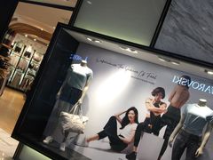 -lululemon(上海浦东IFC店)