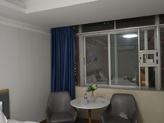 -吾遇酒店(深圳火车站罗湖口岸店)