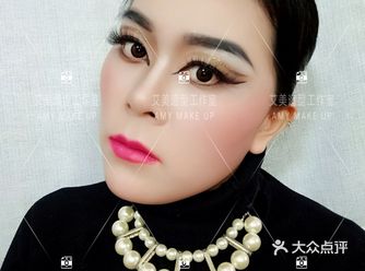 拉丁舞造型，欧式妆容，夸张眼线，大地眼影加点小烟薰