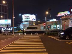 -六合夜市