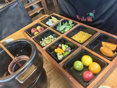 -花菇朵·云山雀 ll 野生菌锅·野果酸汤·精品滇菜(万柳店)