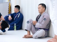 -菠萝格斗巴西柔术训练馆