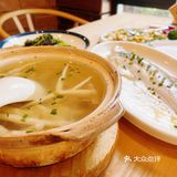 5菜1汤1份主食3个女孩正好，还送了我们一碟桂花糕