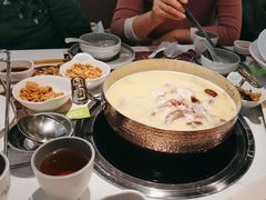 -洪氏嗨捞·广东猪肚鸡·椰子鸡火锅(西咸万象城店)