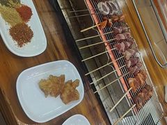 -哈尔滨小酒馆·鲜肉现穿自助烧烤(康新花园店)