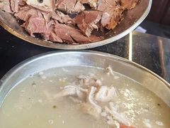 -老石黑山羊毛驴肉火锅(金凯广场店)