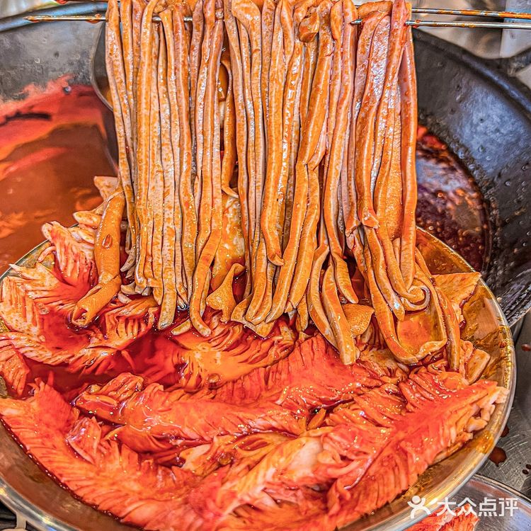 深圳这家重庆火锅韭菜腰丝瀑布好吃到跺脚脚