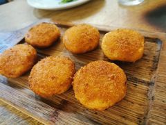 -爱尚逗蛙(汇头王店)