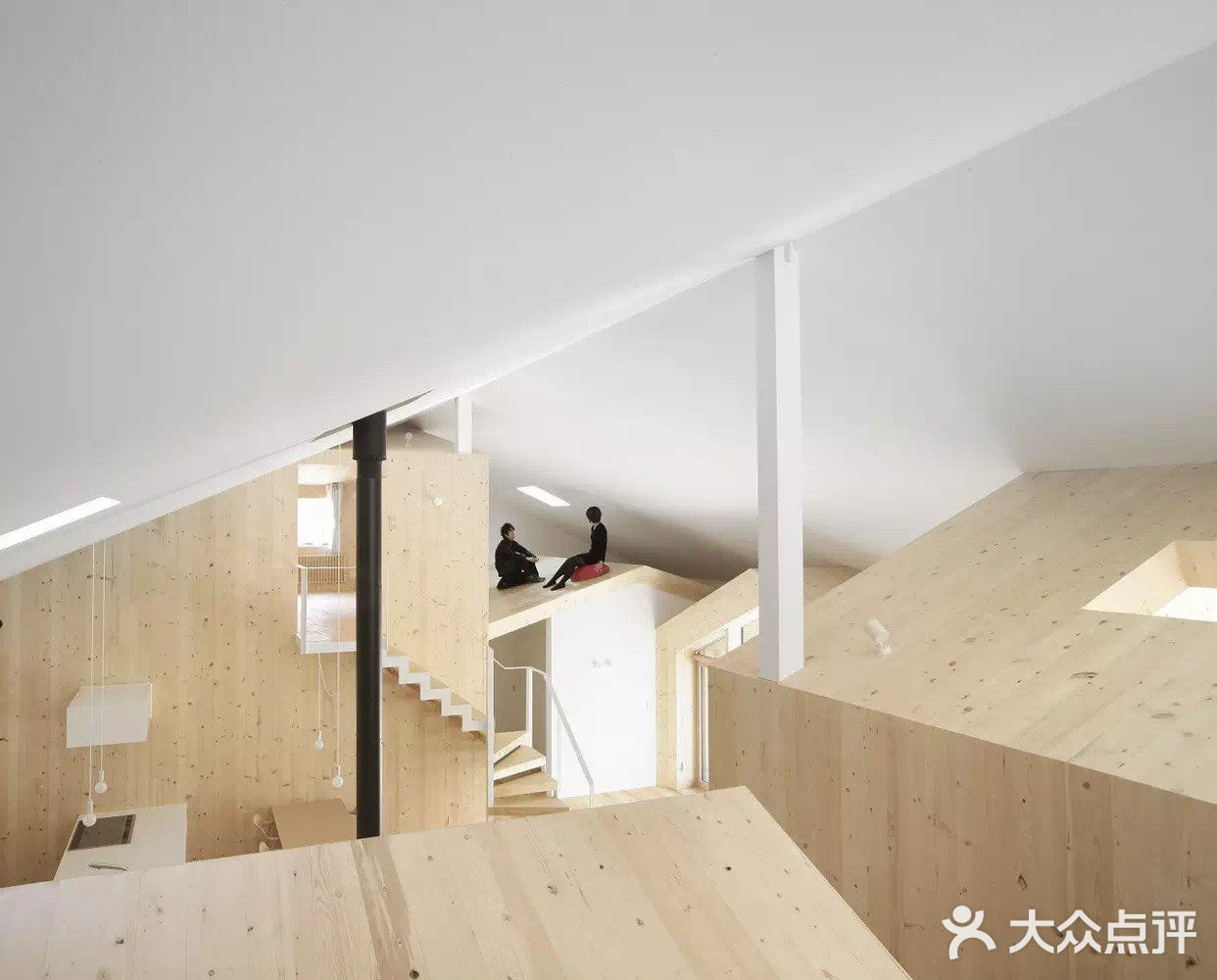像村庄一样的住宅 模糊了室内和室外
