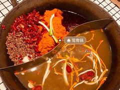 鸳鸯锅-董眼镜火锅(洪崖洞总店)
