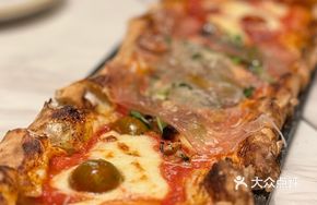 Longboard Pizza Trio