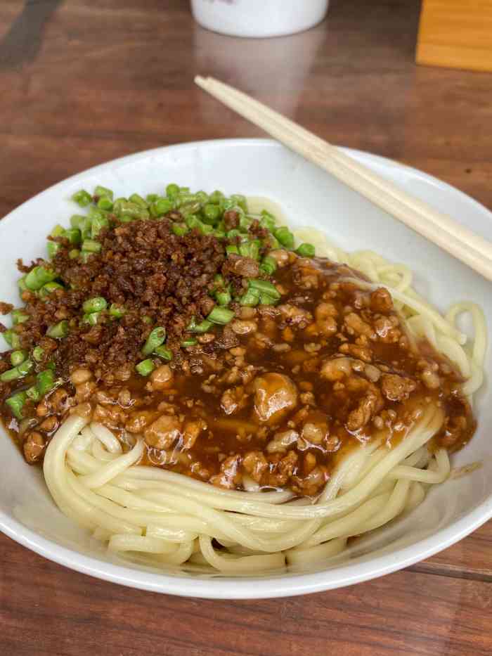 门板儿面-"同事在某音刷到的,在公司附近,我们中午来.