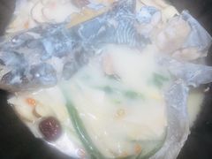 -咕嘟草帽鱼·牛奶一样的鲜鱼汤(天鹅湖万达广场店)