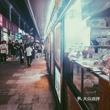 人头攒动宁大步行街
