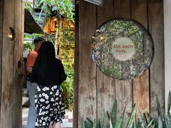 -Cuc Gach Quan Restaurant