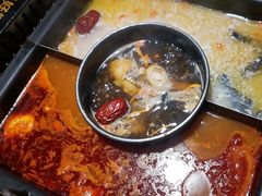 -老牌坊云南鱼豆花火锅(哈西万达店)