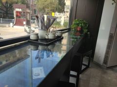 靠窗位-鸿兴面馆馄饨小笼(稻香店)