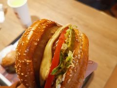 -The Habit Burger Grill 哈比特汉堡(复兴soho店)