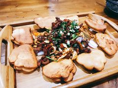 东镇烤三味-老东镇啤酒屋海鲜加工·蒸汽海鲜·海鲜烧烤(台东店)