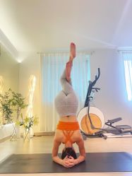 -闺蜜瑜伽·普拉提女性塑形馆