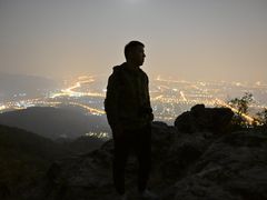 -鬼笑石后山停车场