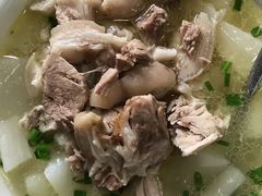 萝卜炖肘子-荣生萝卜汤饭店